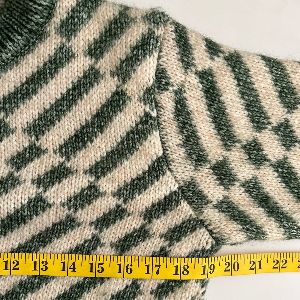 KOTN Women's Asilah Cropped Pattern Sweater - Picture 9 of 11